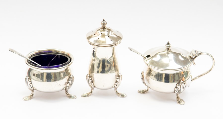 An Elizabeth II three piece silver cruet set, Birmingham 1958, comprising mustard pot, salt cellar