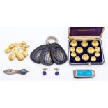 A mixed group of gentleman's accessories, including a boxed set of 12 Gieves & Hawkes gilt metal