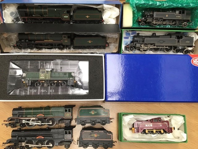 OO Gauge: A collection of assorted boxed and unboxed OO gauge to include: Heljan Class 14 D9500 BR