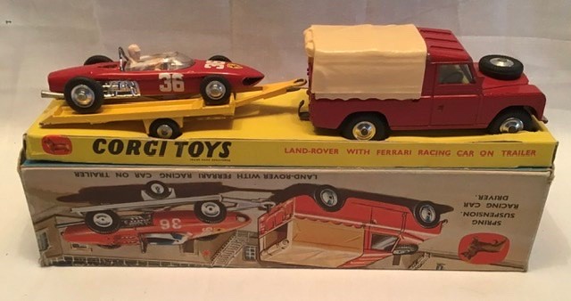 Corgi: A boxed Corgi Toys, Gift Set 17, containing Land Rover with Ferrari racing car & trailer. Few - Image 2 of 4