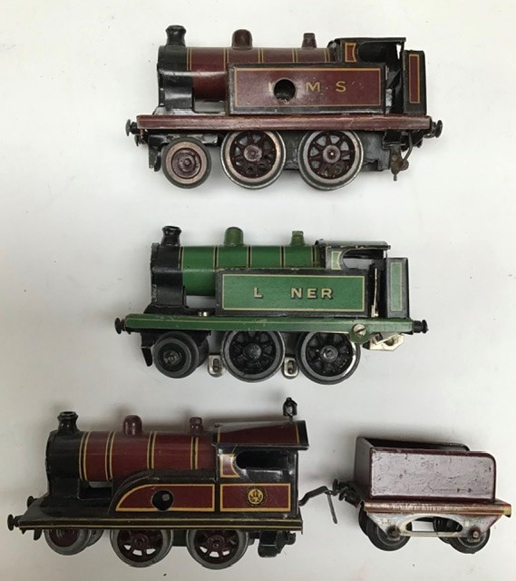 Bing: A collection of three Bing OO gauge Table Top electric LNER Locomotive along with two - Image 3 of 3