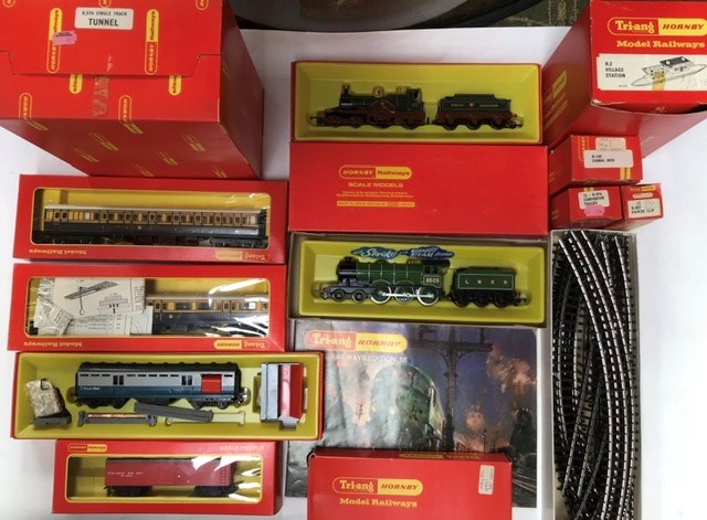 Hornby: A collection of assorted Triang Hornby railway to include: Lord of the Isles R.354 GWR