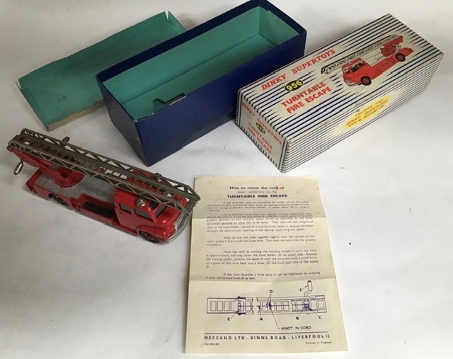 Dinky: A boxed Dinky Supertoys, Turntable Fire Escape , 956, in near mint condition. No string to