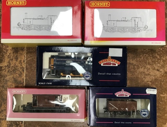 Hornby/Bachmann: A collection of three boxed locomotives to comprise: Hornby R2550 and R2406 two