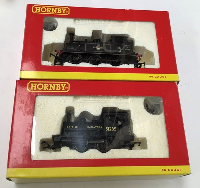 Hornby: A collection of five boxed Hornby locomotives to include: R2653 BR Diesel Railcard W 22 W, - Image 3 of 4