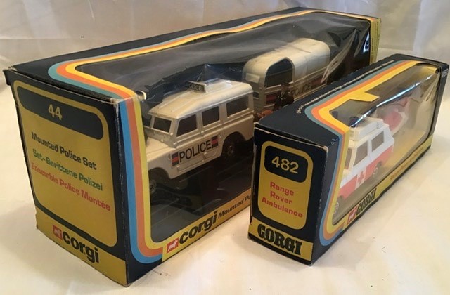 Corgi: A boxed Corgi Toys Mounted Police Set, 44; together with a boxed Corgi, Range Rover - Image 3 of 3