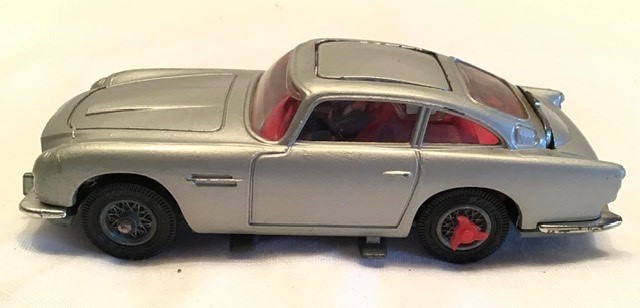 Corgi: A Corgi Toys James Bond Aston Martin DB5, No.270, rare ‘winged’ packaging with bubble - Image 5 of 5