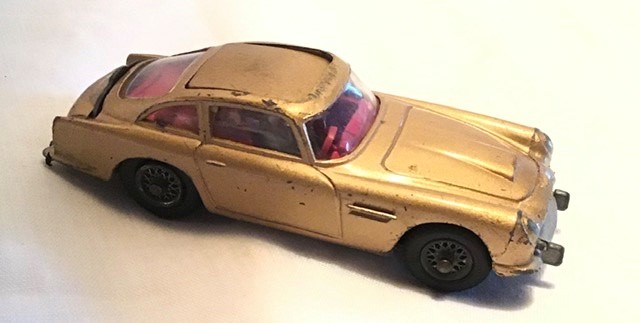 Corgi: A boxed Corgi Toys, James Bond 007 Aston Martin DB5. Playworn, non operating ejector seat. - Image 4 of 6