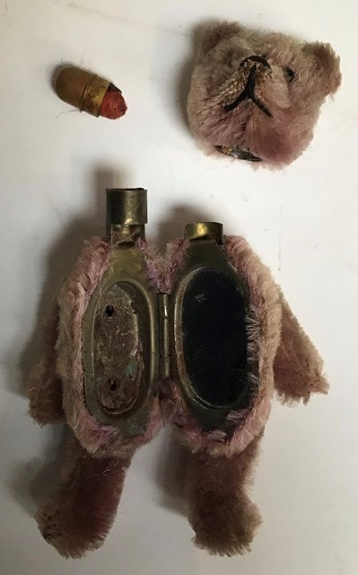 Schuco Compact Bear. A rare compact fully jointed Teddy Bear from 1927, made in Germany by Schuco. - Image 3 of 6