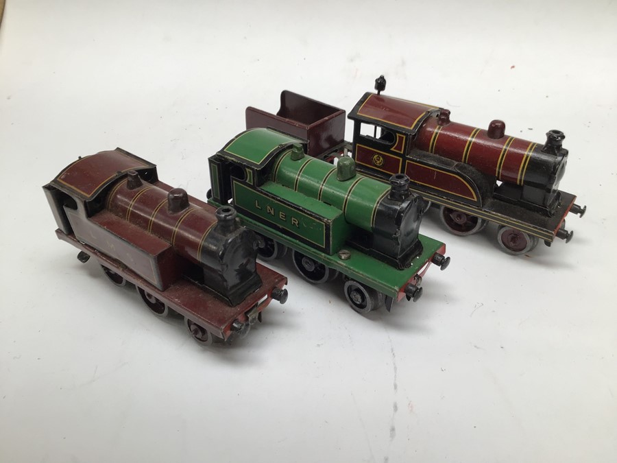 Bing: A collection of three Bing OO gauge Table Top electric LNER Locomotive along with two