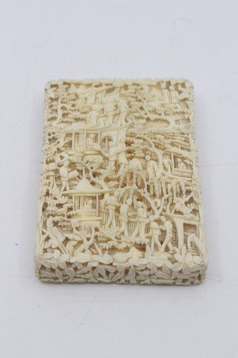 A Chinese Canton carved ivory card case, late 19th Century, of rectangular outline and worked in - Image 3 of 4