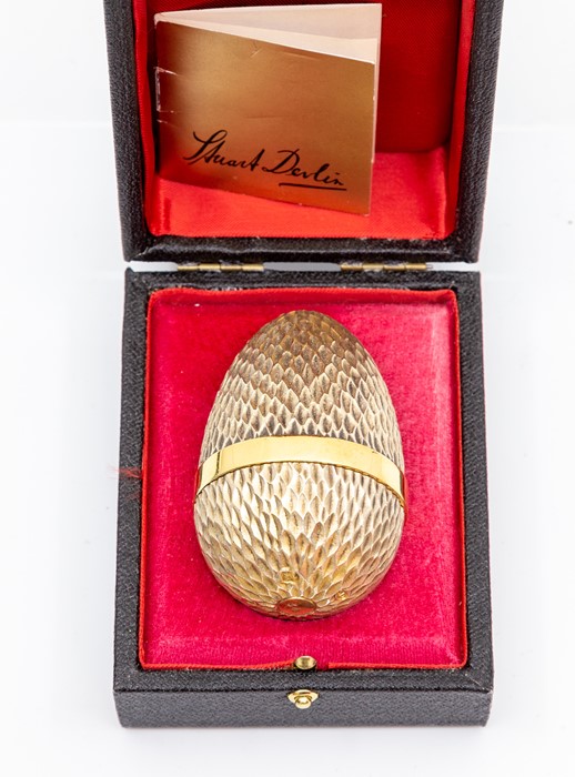 Stuart Devlin silver gilt surprise 'Robin' egg, decorative honeycomb like textured form opening to - Image 2 of 2