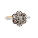 An Edwardian diamond set flower 18ct gold cluster ring, comprising  old cut diamonds with a total
