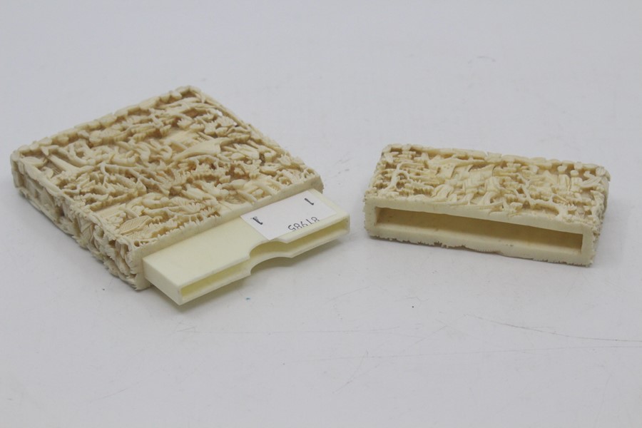 A Chinese Canton carved ivory card case, late 19th Century, of rectangular outline and worked in - Image 4 of 4