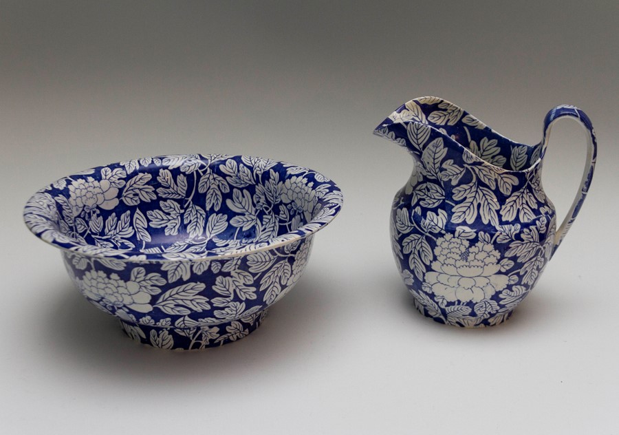 An early nineteenth century blue and white transfer printed Spode Peony pattern jug and bowl,