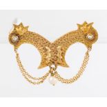 An Arts & Crafts 14ct gold stylised doubled headed cockerel brooch, pearl set eyes and dropper,