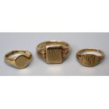 A gentleman's 9ct gold signet ring monogram engraved to squared centre, together with two further