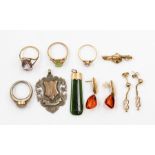 A collection of jewellery to include a 9ct gold brooch replacement base metal pin) and pair of 9ct