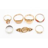 A collection of gold jewellery to include four 9ct gold rings comprising two signet rings, a cameo