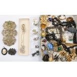 Costume jewellery - An Art Nouveau brooch; jet; 19th century; buckles; mother-of-pearl; prayer