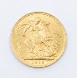A George V sovereign, dated 1912, weight approx 8.1gms
