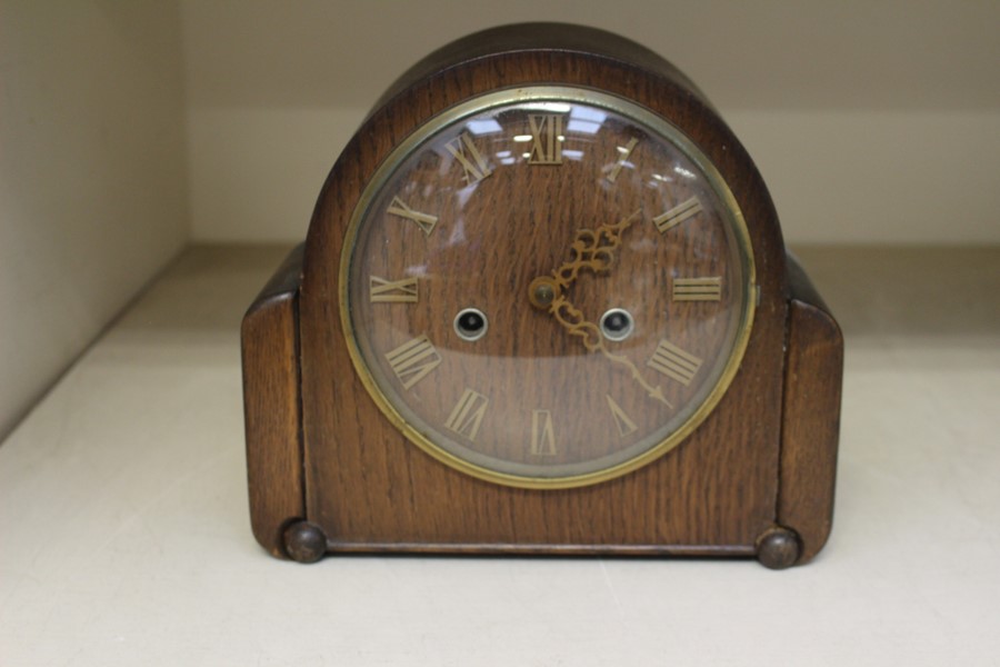 A 1950's mantle clock