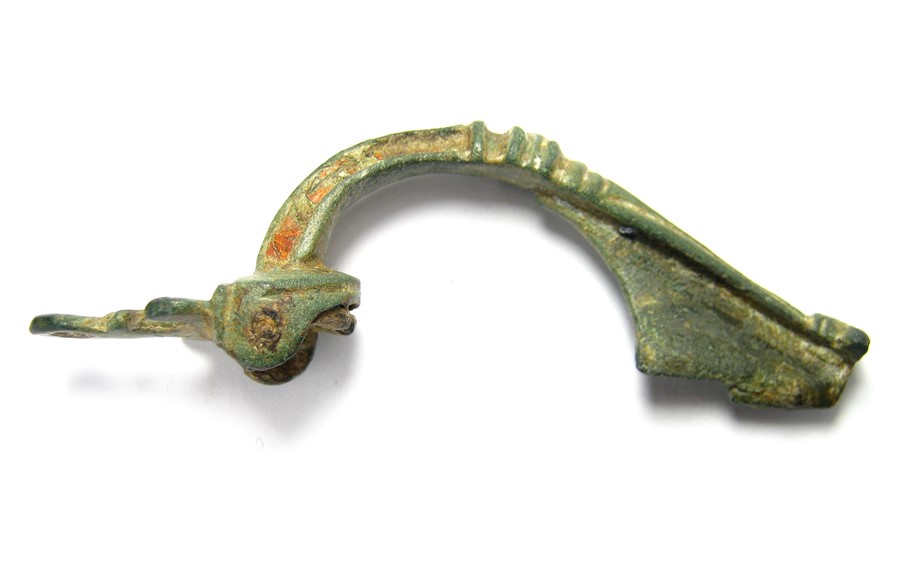 Roman Brooch. Circa, 2nd century AD. Copper-alloy, 14.58 grams. 72.82 mm. A Roman Wroxeter type - Image 3 of 3