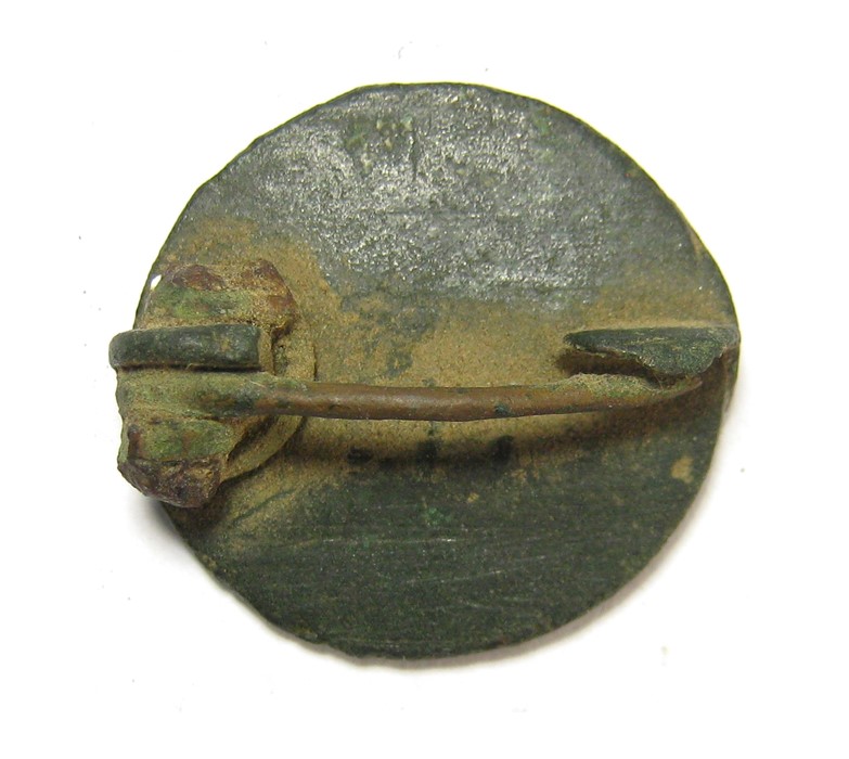 Roman Triskele Disk Brooch. Circa, 2nd century AD. Copper-alloy, 4.42 grams, 20.65 mm. A disk type - Image 2 of 2