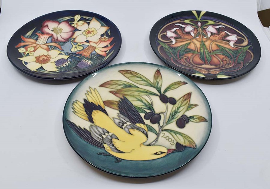 Moorcroft: 3 Moorcroft year plates 2002 'Golden Jubilee' pattern, 2003 'Swan Orchid' pattern and