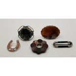 Five various agate set brooches, to include: a white metal mounted circular single cabochon green