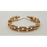 A gentleman's 18ct. gold heavy link bracelet, length approx. 17cm. (120.9g)