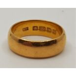 A 22ct. gold band, assayed Birmingham 1909. (6.9g) Ring size: approx. UK L
