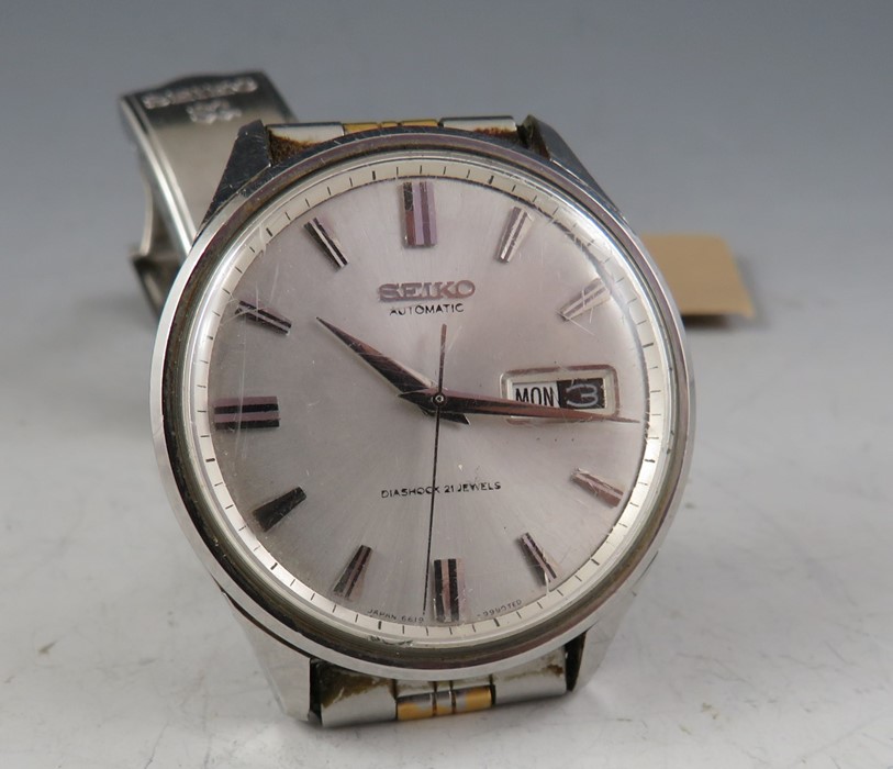 A vintage Seiko 5 sportsmatic with stainless case and two tone bracelet. The day date dial with