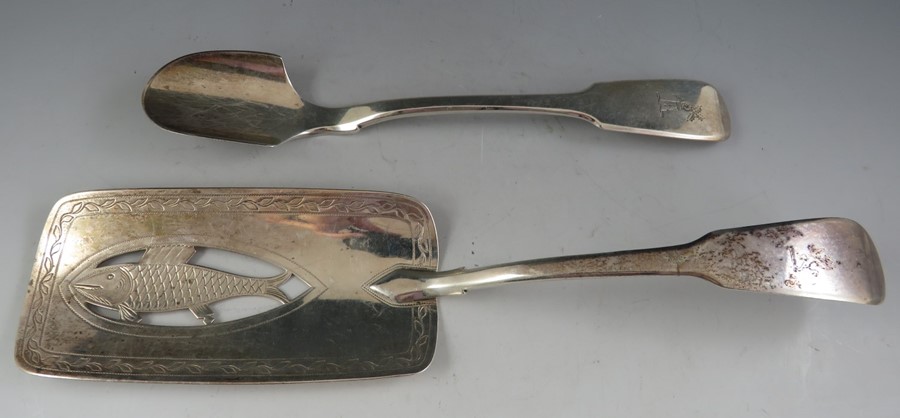 A late William IV "fiddle pattern" silver Stilton scoop bearing armorial crest. London 1835 by