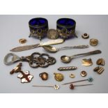 A collection of items including 9ct signet ring oddments of jewelleru and other items.
