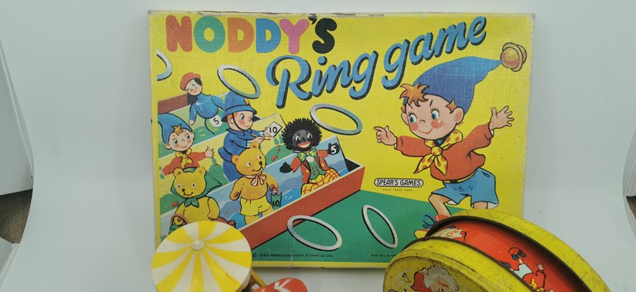 Noddy Interest. Noddy ring game, Carousel character, annual, tin and tiddlywinks. - Image 2 of 6