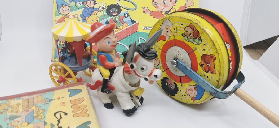 Noddy Interest. Noddy ring game, Carousel character, annual, tin and tiddlywinks. - Image 6 of 6