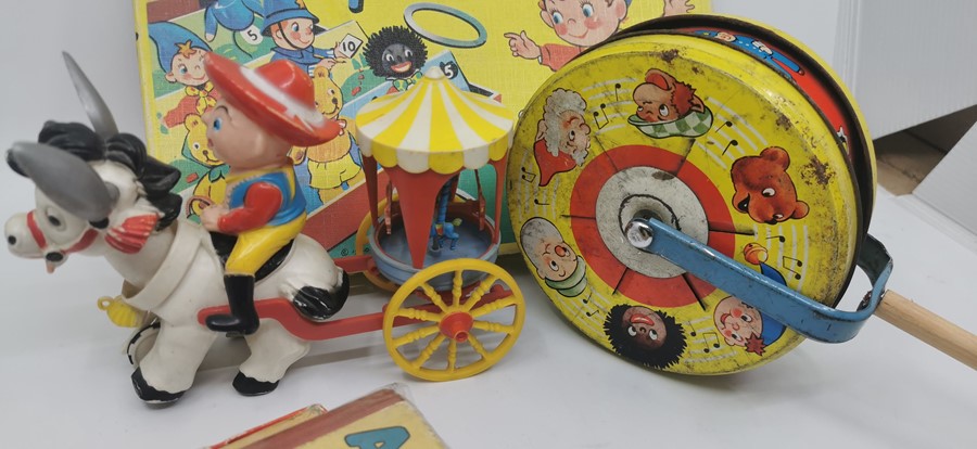 Noddy Interest. Noddy ring game, Carousel character, annual, tin and tiddlywinks. - Image 5 of 6