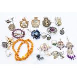 A collection of assorted costume jewellery to include an amber chip necklace, various paste set