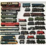 Railway : collection of 00 locomotives and rolling stock to include Hornby Dublo, Triang, Marx,