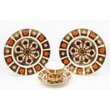 A pair of Royal Crown Derby Imari 1128 pattern dessert plates, each measuring 21.5cms in diameter