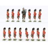 Britains: A collection of assorted Britains Highlanders, dated 1903 to bases, fifteen figures,