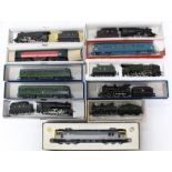 Locomotives: A collection of assorted unboxed OO gauge locomotives to include: Hornby - Elgar Diesel