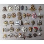 WW2 British cap badge collection of over 30 badges to include SWB, Tyneside Scottish, Leicesters x 2