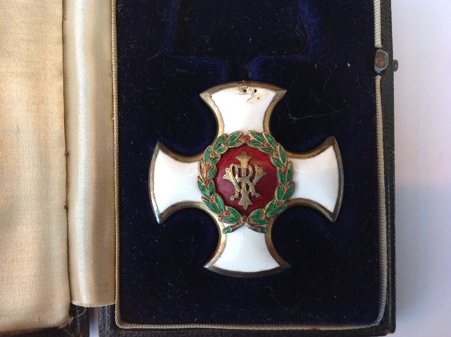 Victorian British DSO in case of issue. Medal has no suspension or ribbon. Chips to enamel to - Image 3 of 5