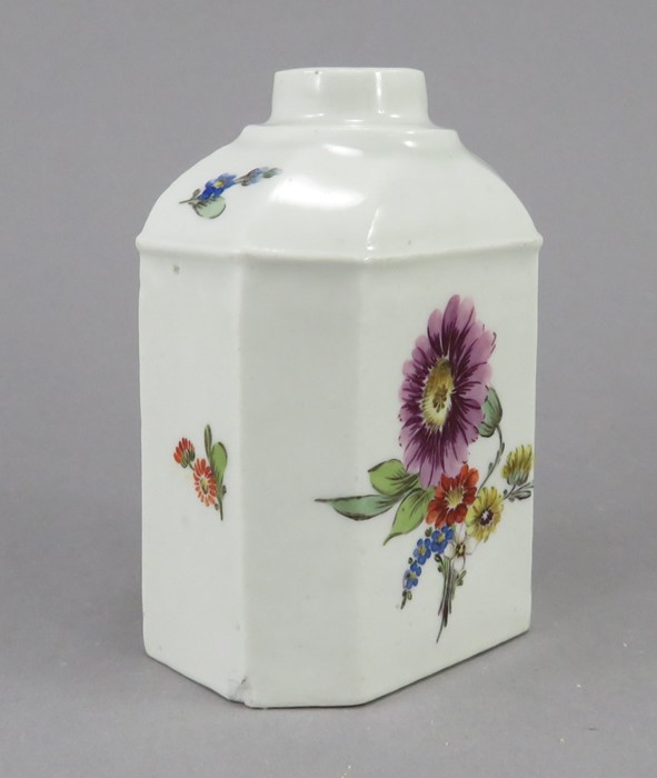A late eighteenth century Meissen porcelain tea caddy, c. 1780. It is hand-painted with floral - Image 2 of 3