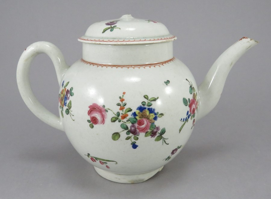 A late eighteenth century porcelain Liverpool Pennington teapot and cover, c.1780-90. It is hand- - Image 2 of 2