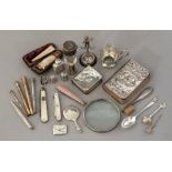 A mixed parcel of assorted small silver and white