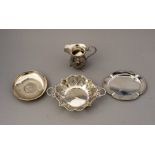 Assorted silver, to include a pierced twin handled