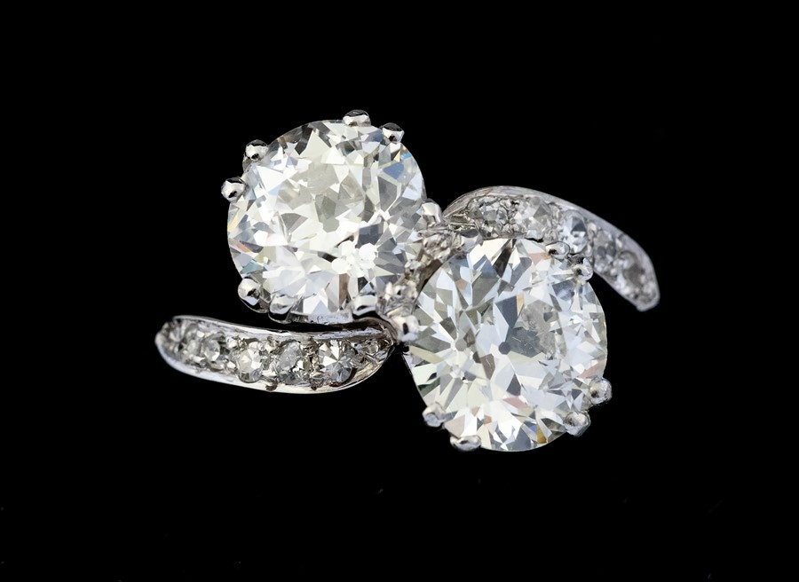 A platinum diamond cross-over Ring, double claw se